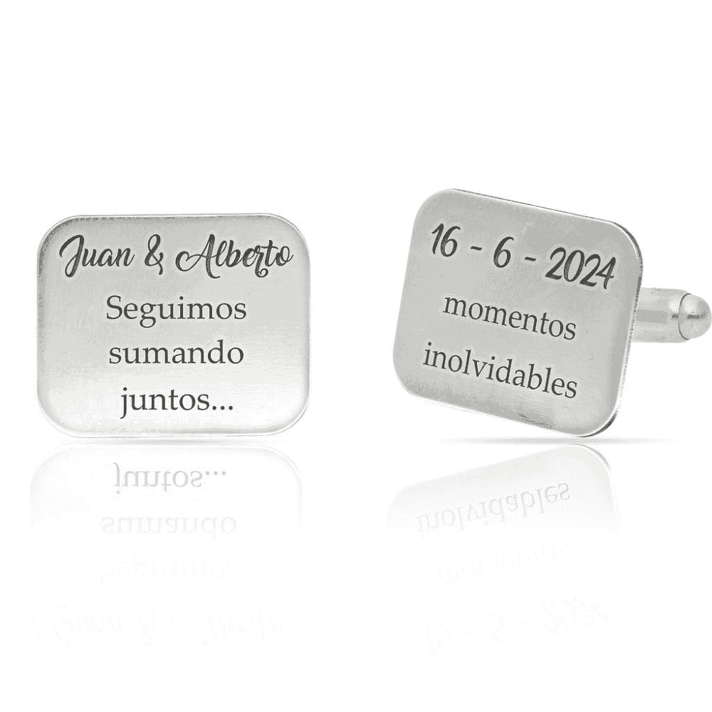 Gemelos rectangulares de plata con grabación de nombre y fecha.